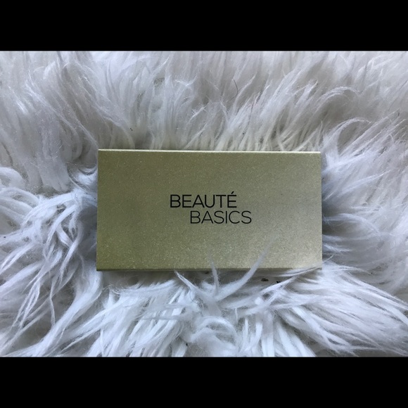 Beauté Basics Bronze Essentials - Picture 1 of 5